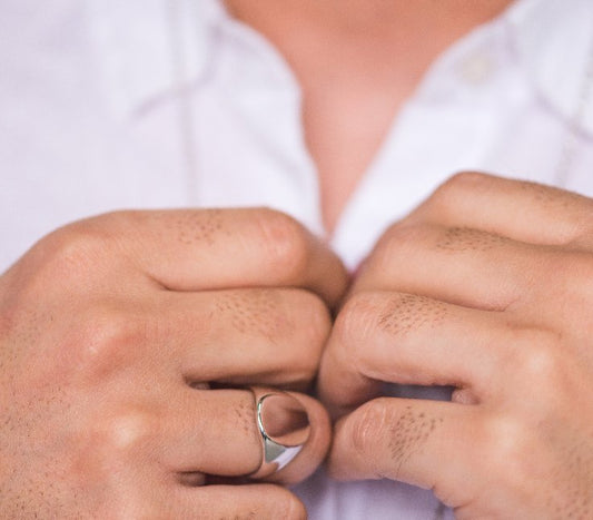 Men’s | Oval Engraved Signet Ring